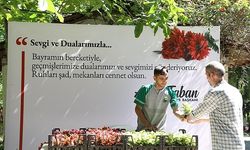 İnegöl Belediyesi Mezarlıklarda 9 Bin Adet Çiçek Dağıttı