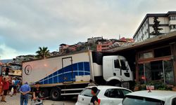Freni Boşalan Kamyonet Restorana Girdi…
