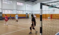 İskenderun Belediyesi Kadın Hentbol Takımı gümbür gümbür…