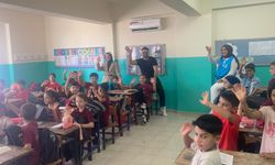 Gökhan Akar, Hatay’da ilkokul öğrencileriyle buluştu…