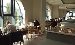 İskenderun’da Deniz Manzaralı Kütüphane