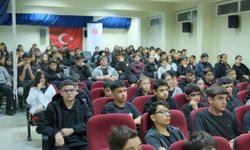 Öğrenciye dezenformasyonla mücadele eğitimi