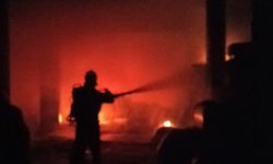 Samandağ’da çıkan yangında samanlık kül oldu…