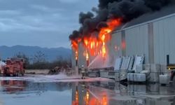 Dörtyol Yeşilköy’de Depo Yangını Korkuttu
