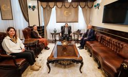 Validen ‘Yaşayan İnsan Hazinesi’ Duman’a Tebrik