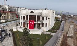 Tarihi Meclis Binasını Tanıttı