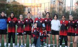 Kadın Futbolculara Sevgi Alpaydın’dan Ziyaret…