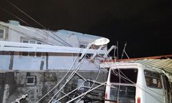 Fırtına Çatı Uçurdu, Elektrik Direği Devrildi!