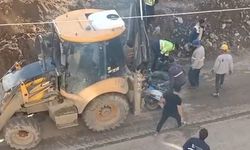 İş kazası: kepçe  motosikleti altına aldı…