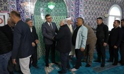 Dönmez Bayram Namazını Şekere Camii’nde Kıldı