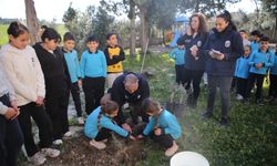 Okulda Öğrencilere Doğa ve Fidan Dikimi Eğitimi