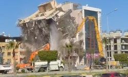 Hasarlı 6 Katlı Bina saniyeler içinde yıkıldı…
