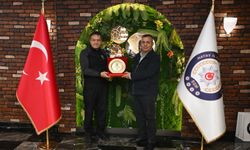 Emekliye Ayrılan Polislere plaket