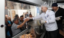 Hastane Önlerinde Sıcak Çorba İkramı