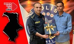 Öğrencilerle Tek Tek İlgilenen Polis Ödüllendirildi