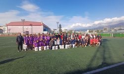 Sokaklar Bizim Futbol Turnuvasında Ödüllerini aldılar