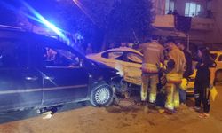 İskenderun’da kavşakta iki otomobil çarpıştı!