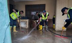 Büyükşehir Ekiplerinden Sel Sonrası Temizlik