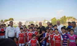 Arsuz'un parlayan yıldızları kupa ve madalyalarına kavuştu...