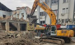 Tehlike Saçan, Tescilli Bina Tamamen Yıkıldı!
