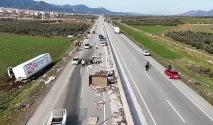 Hassa’da Tır, Traktöre Arkadan Çarptı...