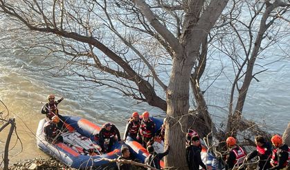 Nehire Düşen Vatandaşı Arama Sürüyor