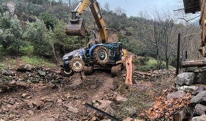 Amanoslar’da Traktör Şarampole Yuvarlandı