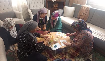 İmece usulü Ramazan Kömbesi yapıyorlar...