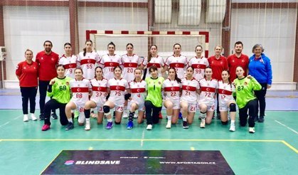 Genç Hentbolcu Ada Kurt ilk milli maçına çıktı