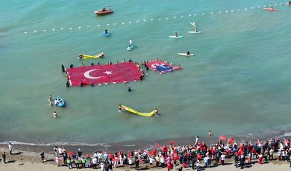19 Mayıs'ta Mavi Vatanda 138 Metre Kare Türk Bayrağı