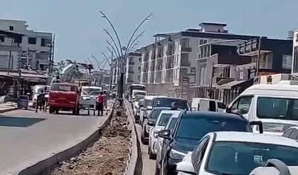 20 Metrelik Yolda Yol Çalışması Trafiği Kilitledi!