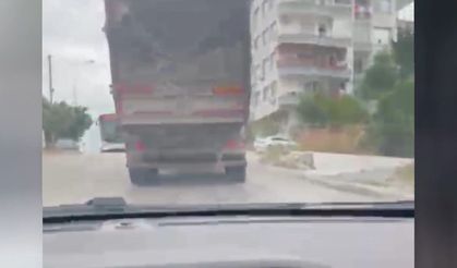 İskenderun’da Çöp Tırlarından sızan pis suya Tepki!