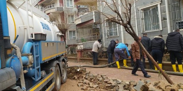 BUSKİ, Şanlıurfa'da selin izlerini siliyor