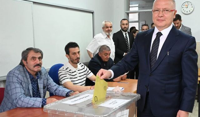 AK Parti İl Başkanı Davut Gürkan oyunu kullandı