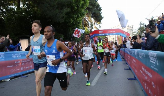 Maraton İzmir'de nefes kesen yarış