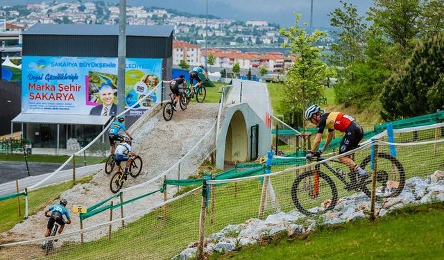 Sakarya'da Ayçiçeği Bisiklet Vadisi’nde kıyasıya rekabet