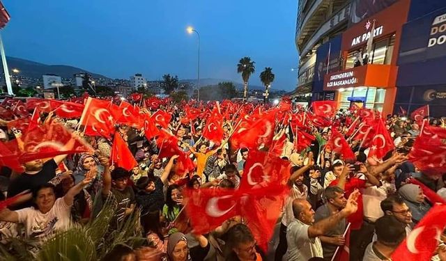 İskenderun'da Cumhur ittifakının, '2. tur ‘zafer’ coşkusu...