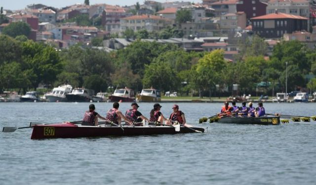 İstanbul'da 'Haliç Su Sporları'na renkli açılış