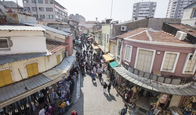 İzmir tarihi Kemeraltı için para arıyor