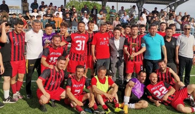 Keşanlı futbocuların yer aldığı Evreşespor şampiyon oldu