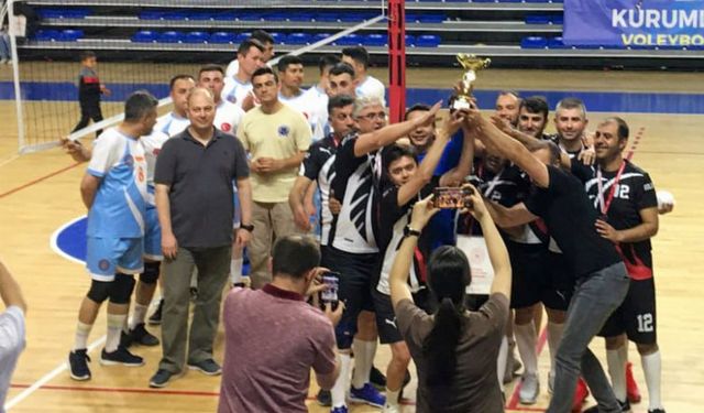 Kütahya'da kurumlararası Voleybol Turnuvası sonuçlandı