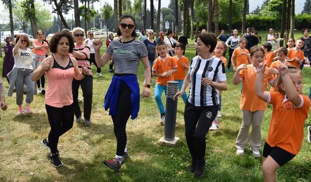 Manisa Yunusemre'de 600 kişi birlikte spor yaptı