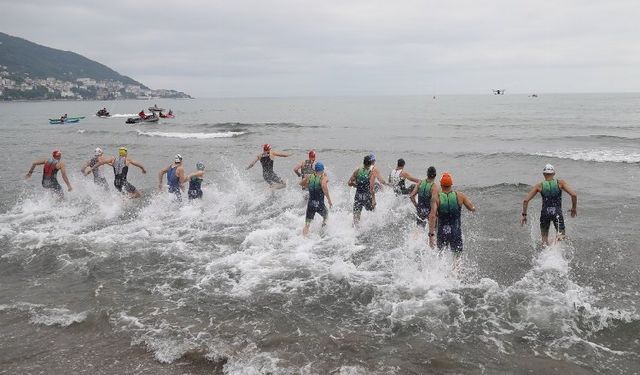 Triatlon şampiyonası nefes kesti