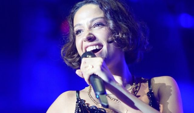 Zeynep Bastık'tan Boğaz'da muhteşem gece