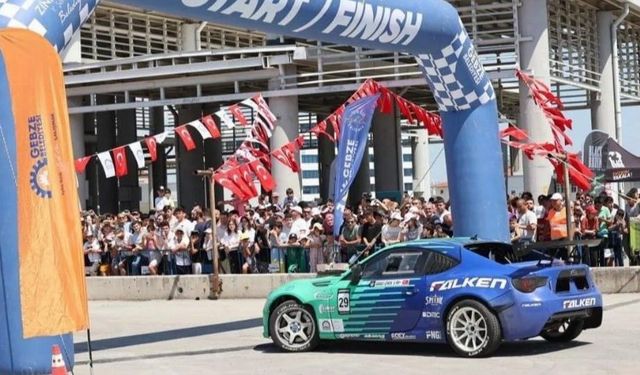 Adrenalin tutkunları 'Gebze Driftfest'te buluştu