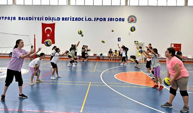 Antalya Muratpaşa'da sportmenliği de öğreniyorlar