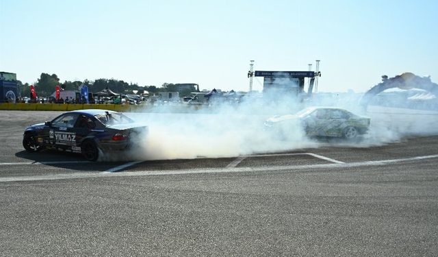 Driftin en iyileri Bursa'da sahne aldı... Tozu dumana kattılar