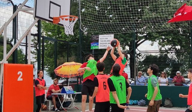 Gölcük'te sıra sokak basketbolunda