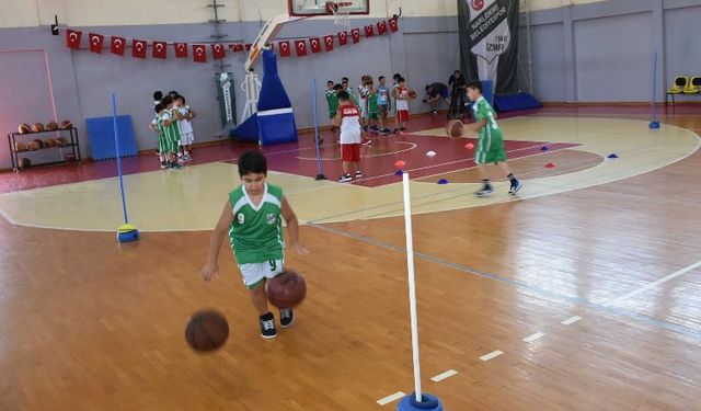 İzmir Narlıdere'de sporcu nesiller yetişiyor