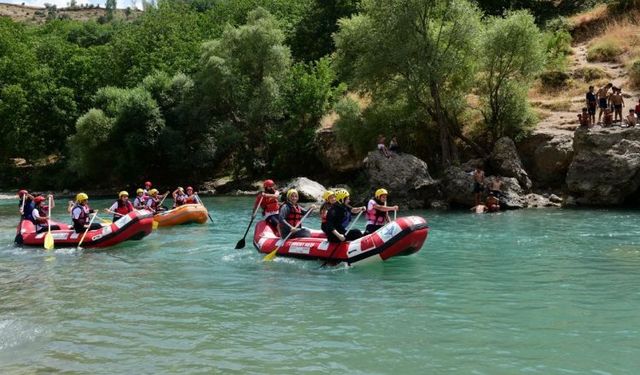 Kadınlar rafting şampiyonasında iddialı